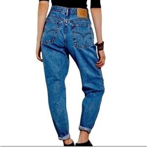 Levi’s women 550 Relaxed Tapered Fit Jeans